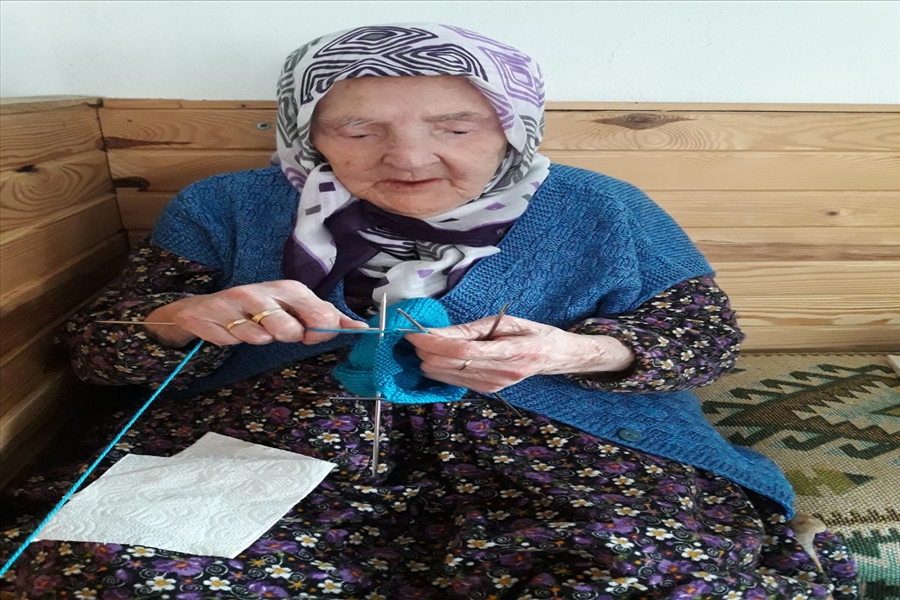‘Mehmetçiklerimiz için Çorap Ören Zeliha Ninemize Teşekkür Ediyoruz’