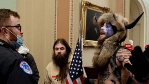 Mızraklı ‘QAnon Şamanı’, Trump aleyhinde ifade vermek istiyor: ‘Bize ihanet etti’