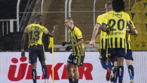 Fenerbahçe maç fazlasıyla lider