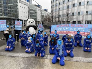 Alman Team Todenhöfer Partisinden, Çin’in Berlin Büyükelçiliği önünde Uygur protestosu