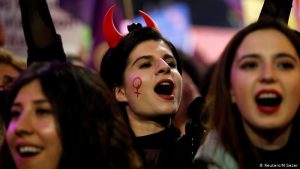 TDK’ya cinsiyetçi kelimelerle ilgili çağrı