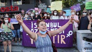 Kadınların isyanı: Artık cinayet değil, “cinskırım”