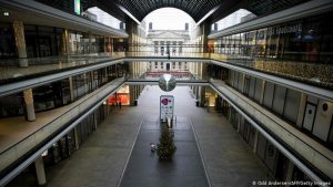 Almanya’da sıkılaştırılmış korona önlemleri devreye girdi