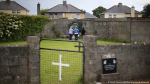 İrlanda’da dehşet: Katolik yurtlarında 9 bin bebek öldü