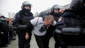 Navalni’ye destek gösterilerine katılan yüzlerce kişi gözaltına alındı