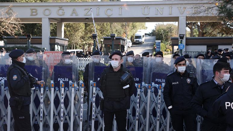 Boğaziçi Üniversitesi’nde rektör protestosu: 36 gözaltı
