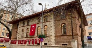 Restarasyonu tamamlanan tarihi Baç Çınarlı Camii ibadete açıldı