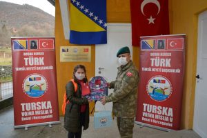 Mehmetçik’ten Bosna Hersek’teki bir okula Türkçe dershanesi