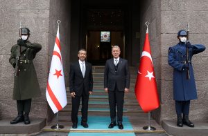 Bakan Akar KKTC Dışişleri Bakanı Ertuğruloğlu ile görüştü