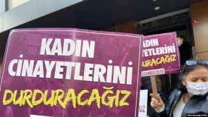 Kadınlardan Öldürülen Aylin Sözer’in Evinin Önünde Protesto