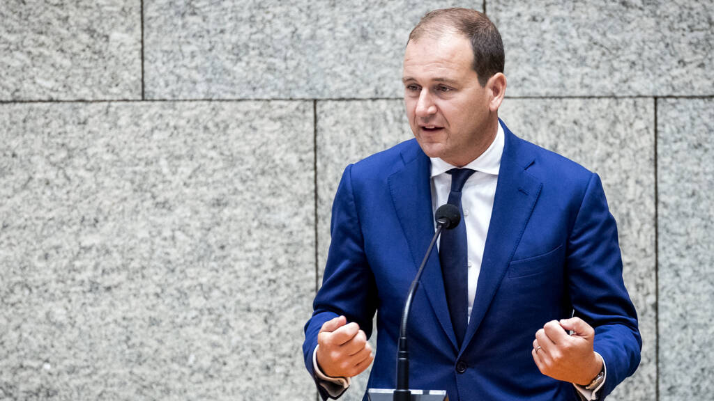 Hükümetten önce eski Bakan Assher istifa etti…