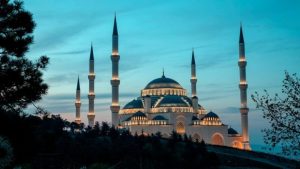 “Biz Müminler, dünyadaki muhasebemizi ahiretteki hesaba göre yapmalıyız”