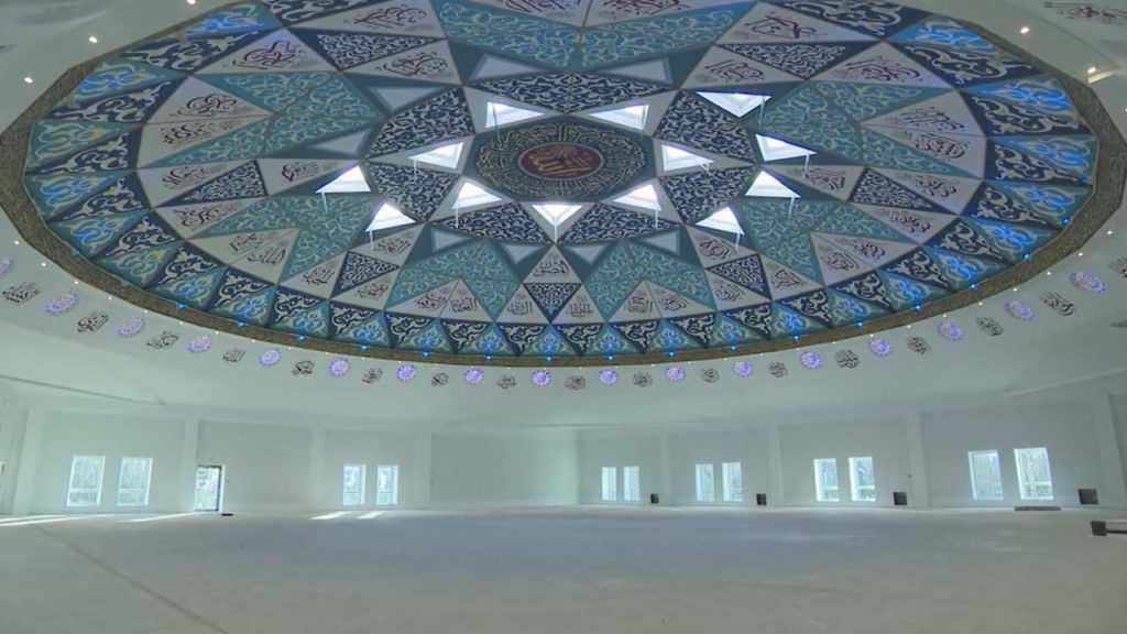 Avrupa’nın en büyük kubbeli camisi Almanya’da tamamlandı