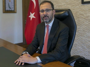 Bakan Kasapoğlu’ndan karne hediyesi 10 bin kitap
