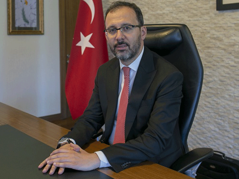 Bakan Kasapoğlu’ndan karne hediyesi 10 bin kitap