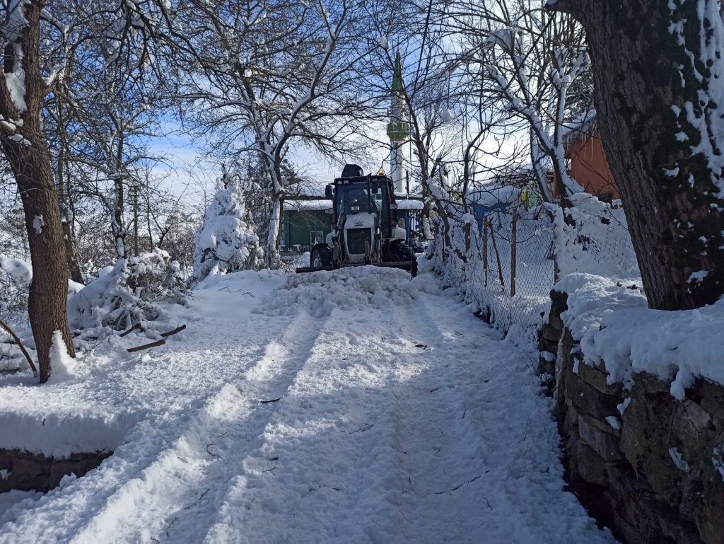 Kocaeli Kandıra’da buzlanmaya karşı mücadele devam ediyor