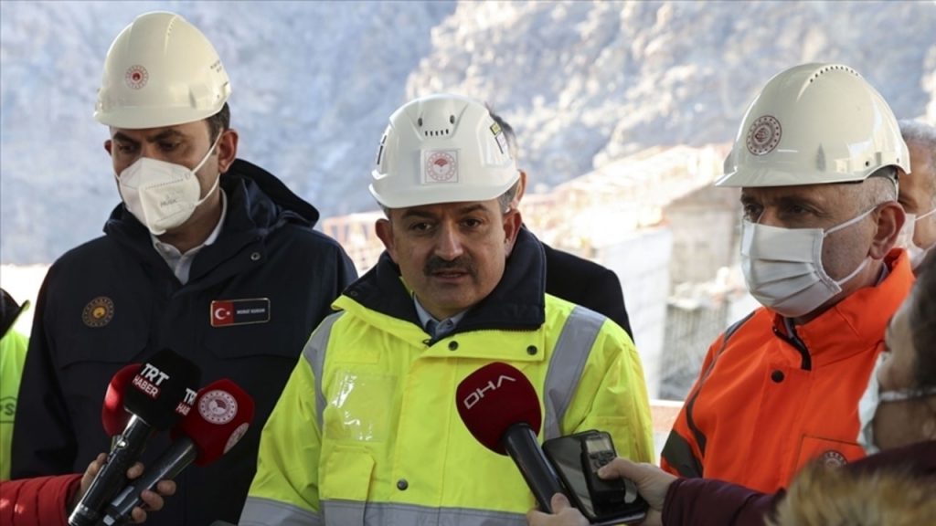 3 bakan Yusufeli Barajı’ndaki çalışmaları inceledi