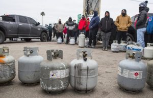 Teksas’taki elektrik kesintisinin küresel petrol krizine dönüşmesinden korkuluyor