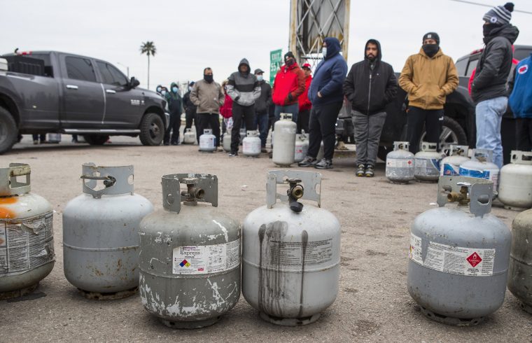 Teksas’taki elektrik kesintisinin küresel petrol krizine dönüşmesinden korkuluyor