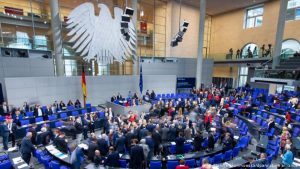 Almanya’da milletvekili maaşları düşüyor