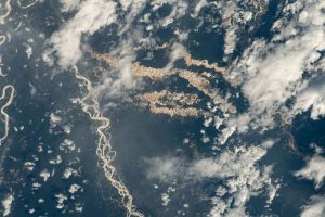 NASA’nın uzaydan çektiği fotoğraflar, Amazon’un ‘altın nehirlerini’ ortaya çıkardı