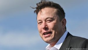 Elon Musk Twitter’a ara veriyor