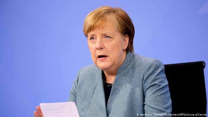 Almanya’da muhalefet: Merkel kameralar önünde aşılansın