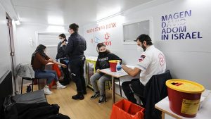 İsrail’de çalışan 100 bin Filistinli işçi Covid-19’a karşı aşılanacak