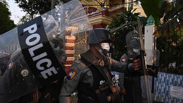 Myanmar’da askeri darbe protestolarında 2 eylemci daha polis kurşunuyla hayatını kaybetti