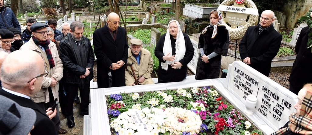 Türk medyasının Başöğretmeni Nezih Demirkent, 20’nci ölüm yıldönümünde gözyaşlarıyla anıldı