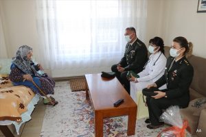 Zeliha Ninemizi Evinde Ziyaret Ettik, Mehmetçiklerimizin Teşekkürlerini İlettik
