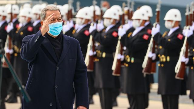 Bakan Akar’dan Gara mesajı: PKK’nın yöneticileri panik içinde