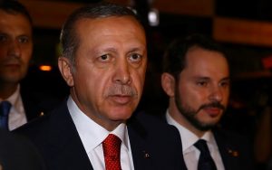 Aileye saldırmak ne zamandan beri siyasi strateji oldu!