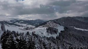 Kümbet yaylası karla kaplandı, fotoğraf severler akın etti