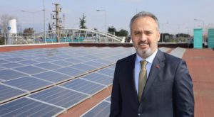 Bursa’da metro durakları enerji istasyonuna dönüyor