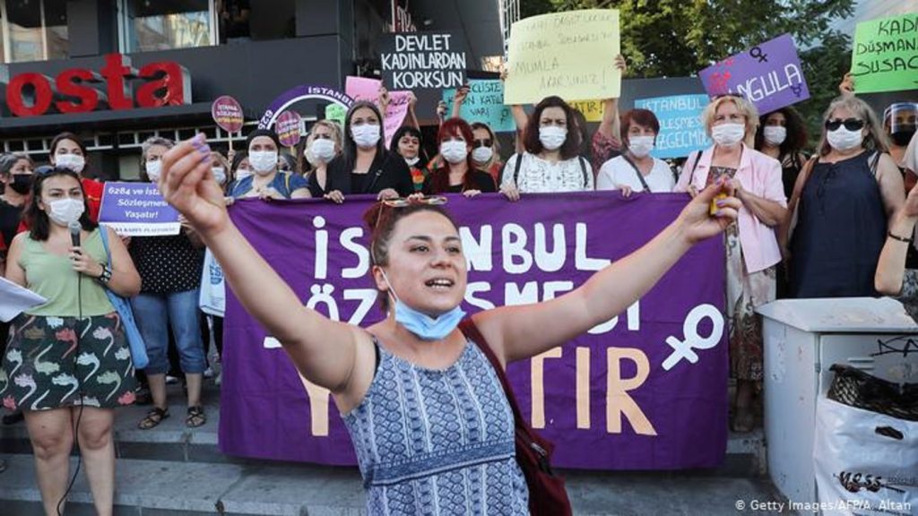 Kadınlar Erdoğan’a seslendi: “Çekilme kararını geri al”