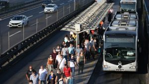 İstanbul’da 65 yaş üstü ve 20 yaş altının toplu taşıma kısıtlaması kaldırıldı