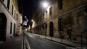 Geceleri sokağa çıkma kısıtlaması etkili bir yöntem mi?