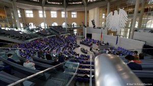 Almanya’da “halkı enfeksiyondan koruma yasası” kabul edildi