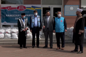 Türkiye Diyanet İşleri Başkanlığı ve Almanya’da yaşayan Türkler, Kıyiv Müslümanlarına erzak yardımı yaptı