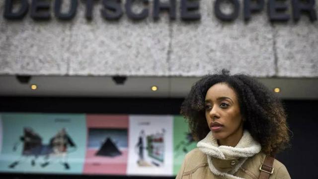 Berlin’de ırkçılığa uğrayan siyahi dansçı açtığı davayı kazandı