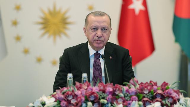 Cumhurbaşkanı Erdoğan’dan D-8’e yerel parayla ticaret çağrısı
