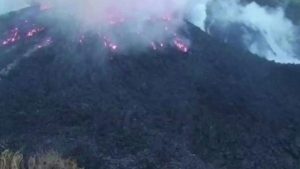 Karayipler’de yanardağ patladı