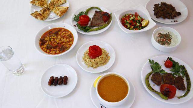 Oruç tutan yaşlılara beslenme önerisi