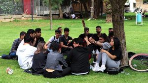 Adana’da sıcak hava salgın tedbirlerini unutturdu
