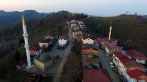Aynı cadde üzerinde 1 dakika arayla iftar yapıyorlar