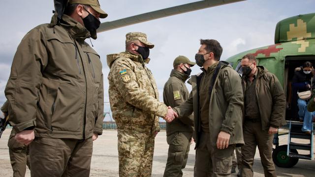 Ukrayna Devlet Başkanı Zelenskiy, Donbas’ı ziyaret etti