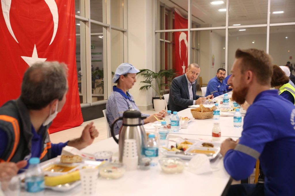 Cumhurbaşkanı Erdoğan: “İşçinin o kutsal alın terini sömürmek isteyenlere fırsat vermeyeceğiz”