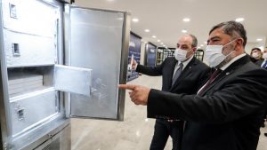 Yerli aşı saklama dolabı üretildi
