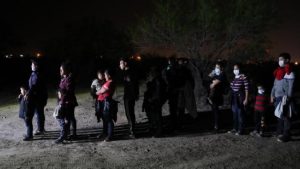 Göçmen çocuklar aylar sonra aileleri ile bir araya gelecek